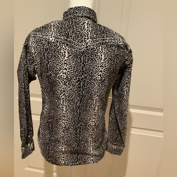 Cowgirl Hardware Girls’ Mini Leopard Print Western Shirt - Picture 3 of 5